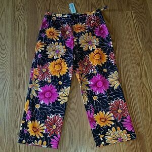 Madison Studio Black Floral Capris Sz. 8 NWT